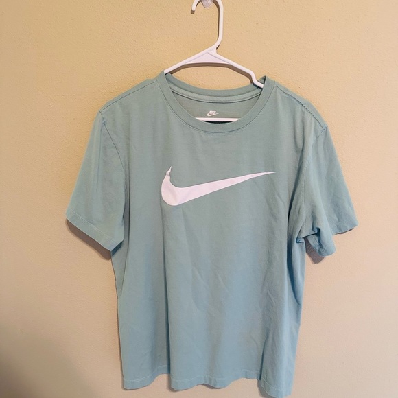 Nike’s The Nike Tee Men Large Light Blue/Green T-Shirt With Large White Swoosh - Picture 1 of 3
